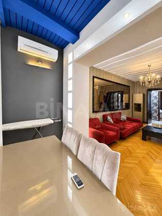 2 otaqlı Köhnə tikili, Elmlər Akademiyası m., Bakı