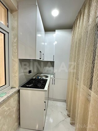 3 otaqlı Köhnə tikili, Memar Əcəmi m., Bakı