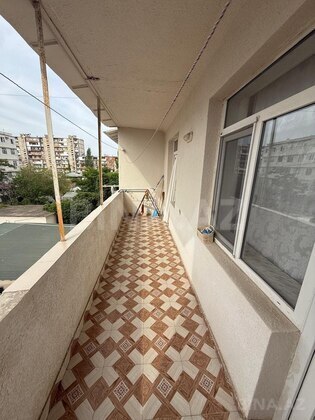 3 otaqlı Köhnə tikili, Bakıxanov q., Bakı