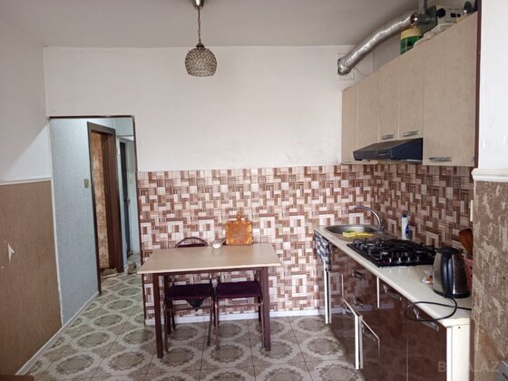 2 otaqlı Köhnə tikili, Qara Qarayev m., Bakı