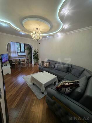 3 otaqlı Köhnə tikili, Xalqlar Dostluğu m., Bakı