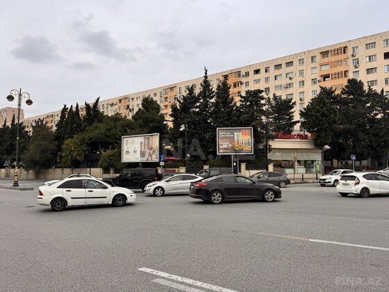 3 otaqlı Köhnə tikili, Qara Qarayev m., Bakı