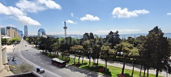 4 otaqlı Köhnə tikili, Sahil m., Bakı