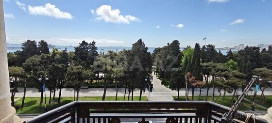 4 otaqlı Köhnə tikili, Sahil m., Bakı