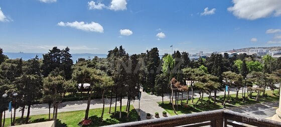 4 otaqlı Köhnə tikili, Sahil m., Bakı