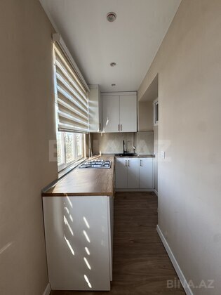 3 otaqlı Köhnə tikili, Bakıxanov q., Bakı