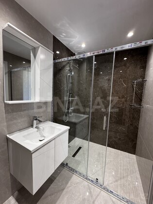 3 otaqlı Köhnə tikili, Bakıxanov q., Bakı