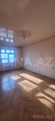 3 otaqlı Köhnə tikili, Qara Qarayev m., Bakı