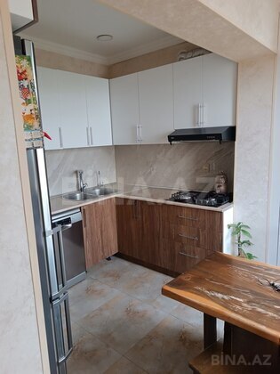 3 otaqlı Köhnə tikili, Həzi Aslanov m., Bakı