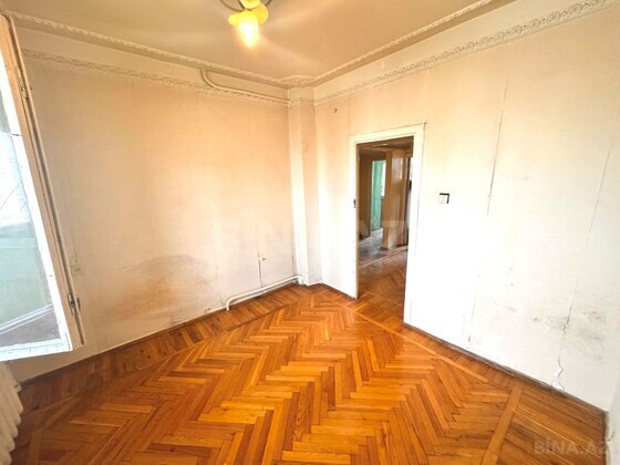 3 otaqlı Köhnə tikili, Qara Qarayev m., Bakı
