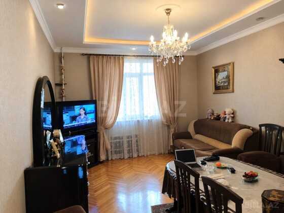 4 otaqlı Köhnə tikili, 28 May m., Bakı