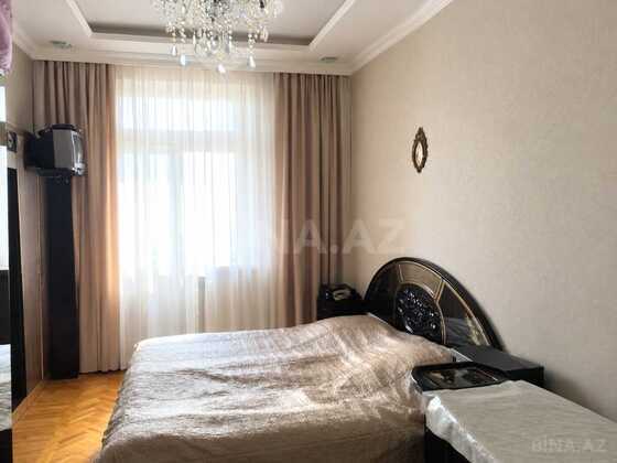 4 otaqlı Köhnə tikili, 28 May m., Bakı