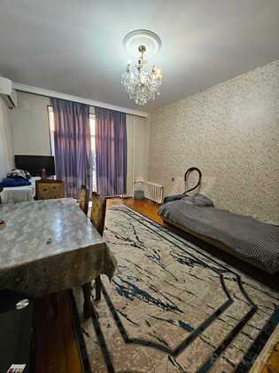 2 otaqlı Köhnə tikili, Elmlər Akademiyası m., Bakı