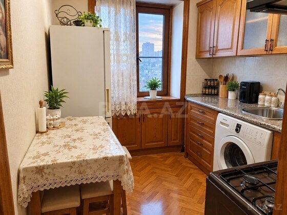 2 otaqlı Köhnə tikili, Azadlıq Prospekti m., Bakı