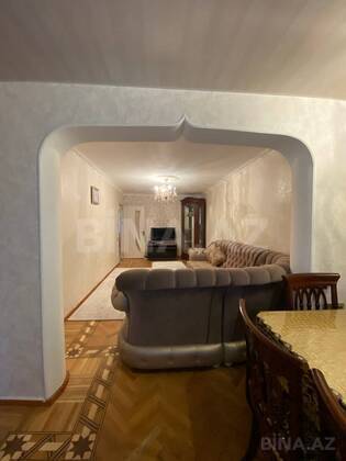 4 otaqlı Köhnə tikili, Neftçilər m., Bakı
