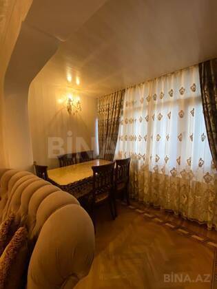 4 otaqlı Köhnə tikili, Neftçilər m., Bakı
