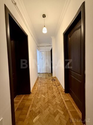 3 otaqlı Köhnə tikili, 28 May m., Bakı