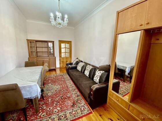 3 otaqlı Köhnə tikili, Qara Qarayev m., Bakı