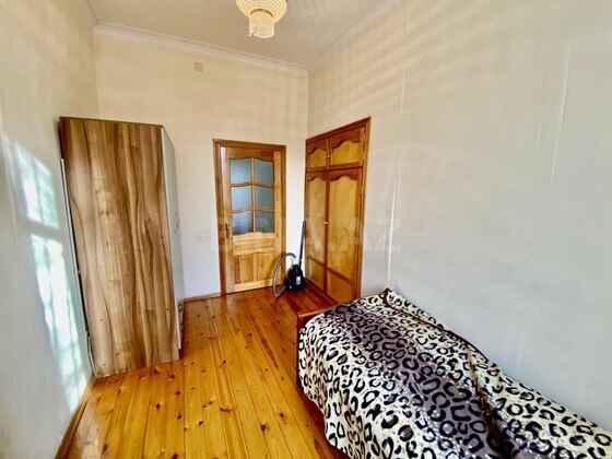3 otaqlı Köhnə tikili, Qara Qarayev m., Bakı