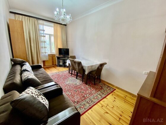 3 otaqlı Köhnə tikili, Qara Qarayev m., Bakı