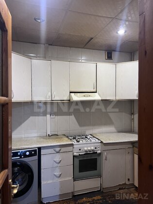3 otaqlı Köhnə tikili, Xalqlar Dostluğu m., Bakı