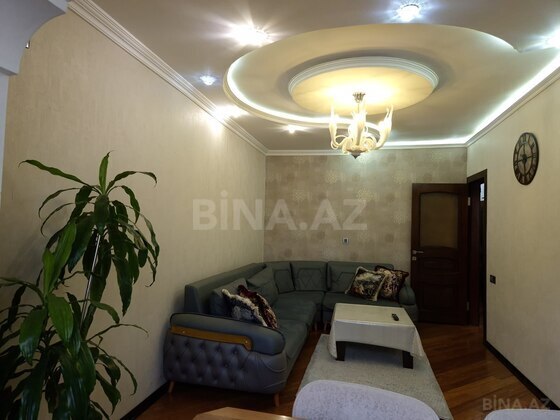 3 otaqlı Köhnə tikili, Xalqlar Dostluğu m., Bakı