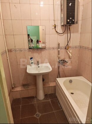 3 otaqlı Köhnə tikili, Xalqlar Dostluğu m., Bakı