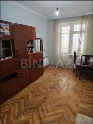 3 otaqlı Köhnə tikili, Xalqlar Dostluğu m., Bakı