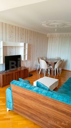 3 otaqlı Köhnə tikili, Gənclik m., Bakı