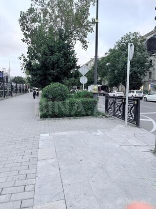 3 otaqlı Köhnə tikili, Elmlər Akademiyası m., Bakı