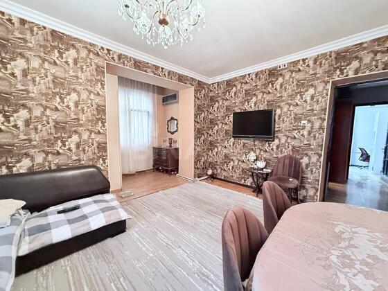 3 otaqlı Köhnə tikili, Elmlər Akademiyası m., Bakı