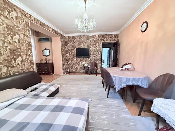 3 otaqlı Köhnə tikili, Elmlər Akademiyası m., Bakı