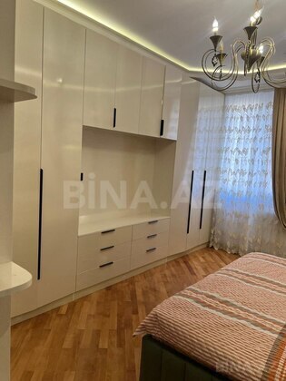 3 otaqlı Yeni tikili, 8-ci mikrorayon q., Bakı