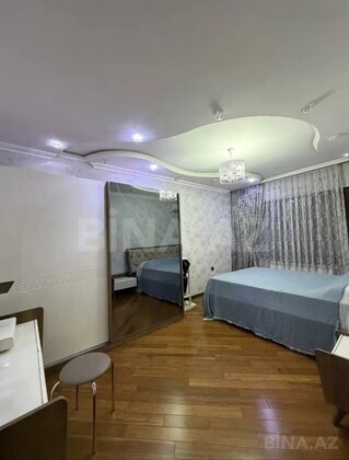 3 otaqlı Köhnə tikili, Xalqlar Dostluğu m., Bakı