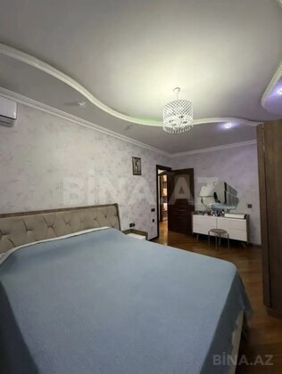 3 otaqlı Köhnə tikili, Xalqlar Dostluğu m., Bakı