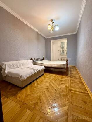 3 otaqlı Köhnə tikili, 28 May m., Bakı
