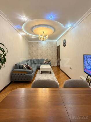 3 otaqlı Köhnə tikili, Xalqlar Dostluğu m., Bakı
