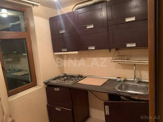 3 otaqlı Köhnə tikili, Həzi Aslanov m., Bakı