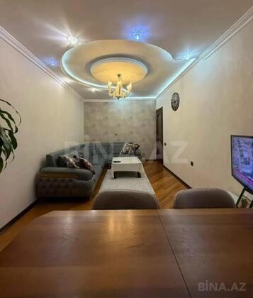 3 otaqlı Köhnə tikili, Xalqlar Dostluğu m., Bakı