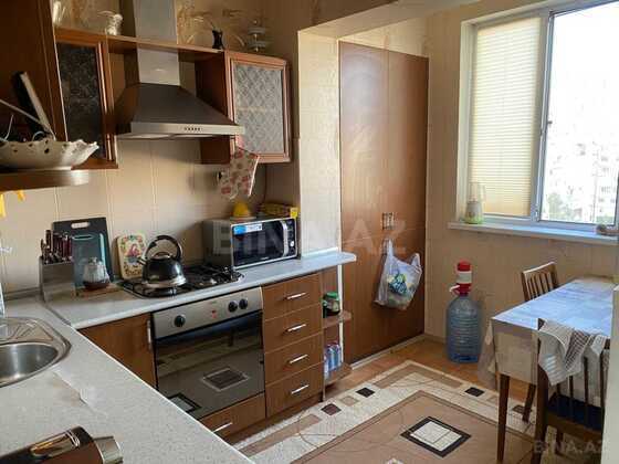 3 otaqlı Köhnə tikili, 8-ci mikrorayon q., Bakı
