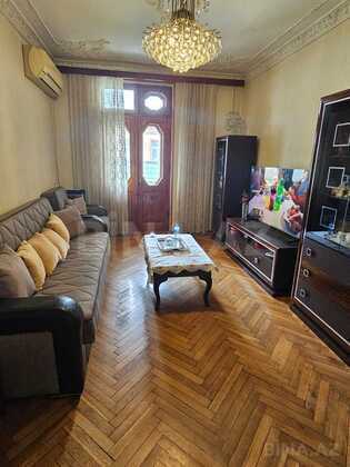 3 otaqlı Köhnə tikili, 28 May m., Bakı
