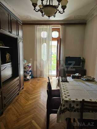 3 otaqlı Köhnə tikili, 28 May m., Bakı
