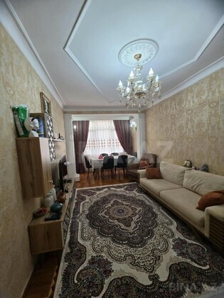 3 otaqlı Köhnə tikili, Memar Əcəmi m., Bakı