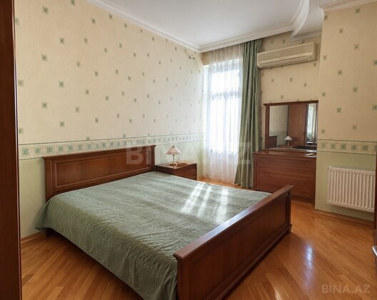 3 otaqlı Yeni tikili, Nizami m., Bakı