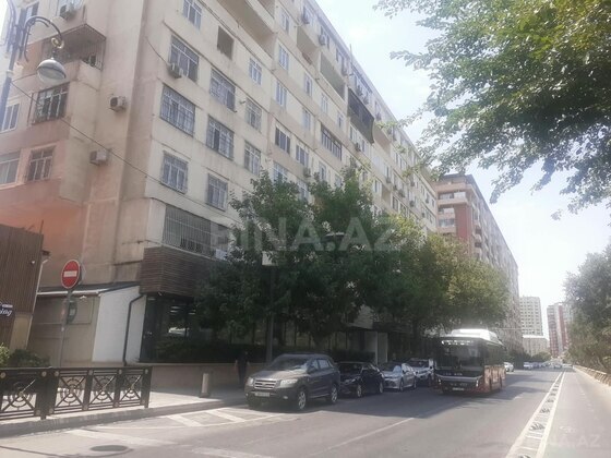 2 otaqlı Köhnə tikili, Şah İsmayıl Xətai m., Bakı