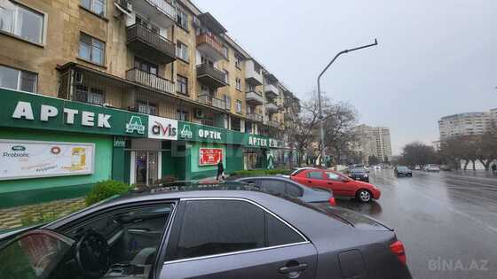 2 otaqlı Köhnə tikili, Elmlər Akademiyası m., Bakı