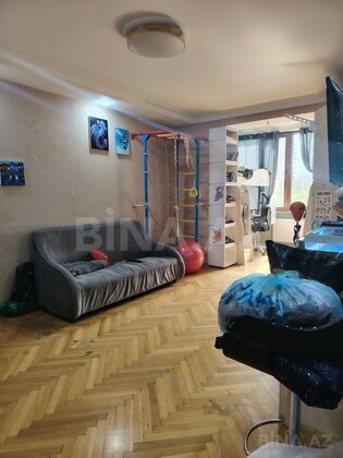3 otaqlı Köhnə tikili, Şah İsmayıl Xətai m., Bakı