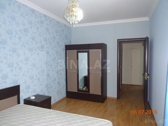 2 otaqlı Köhnə tikili, Elmlər Akademiyası m., Bakı