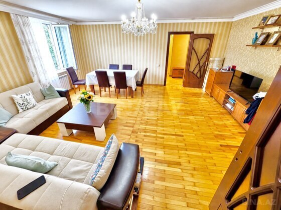 3 otaqlı Köhnə tikili, Qara Qarayev m., Bakı