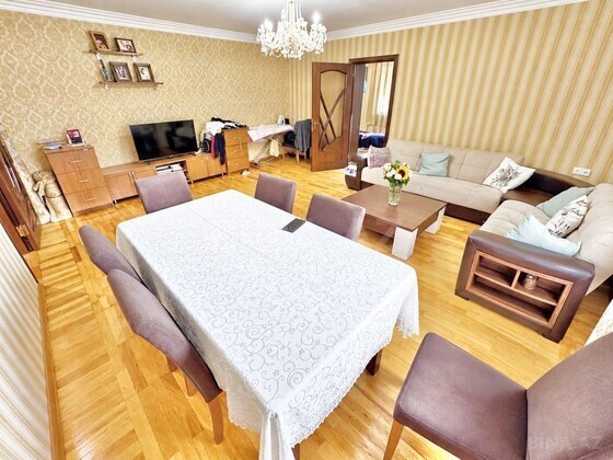 3 otaqlı Köhnə tikili, Qara Qarayev m., Bakı